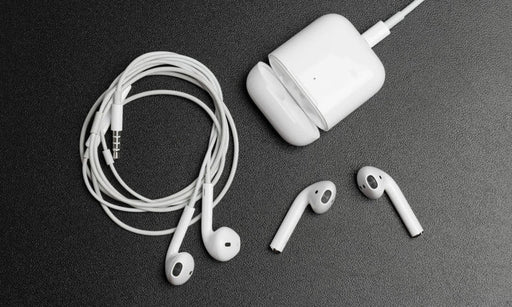 Kun je je AirPods hoesje opladen zonder de AirPods erin?
